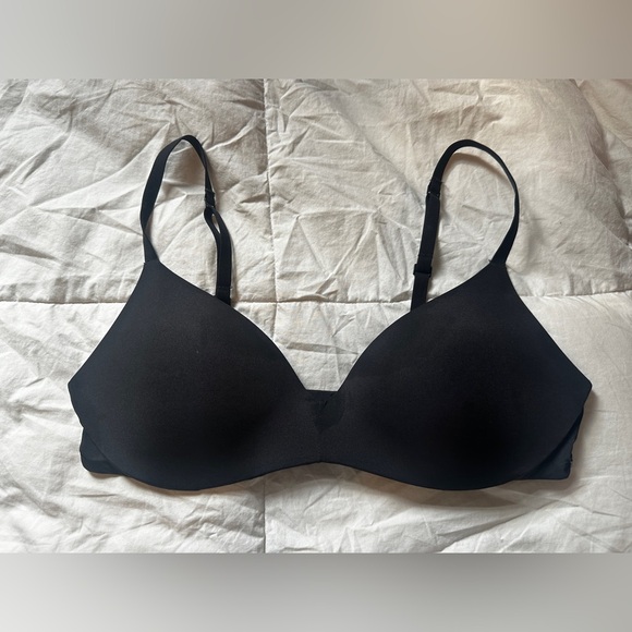 SKIMS WIRELESS FORM PUSH UP PLUNGE BRA - Picture 4 of 5